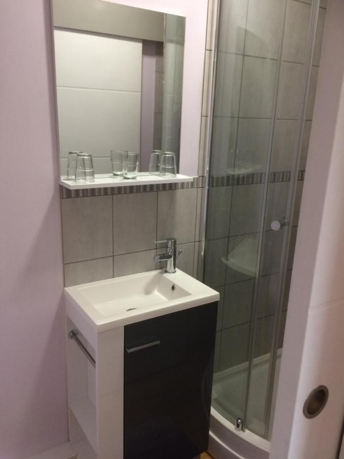 Les Petits Chenes Bed & Breakfast La Pellerine  Dış mekan fotoğraf